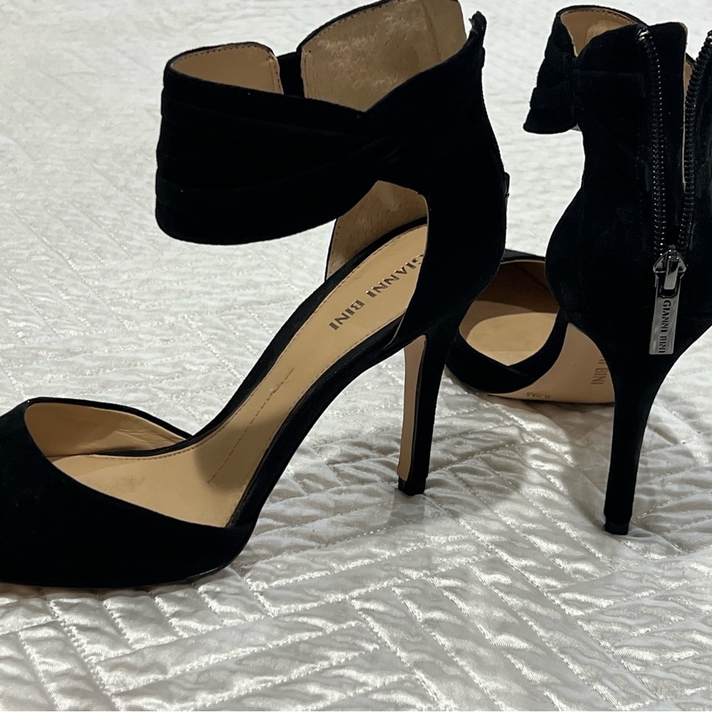 Gianni B black heels / 8.5 / heel height is 3.5”